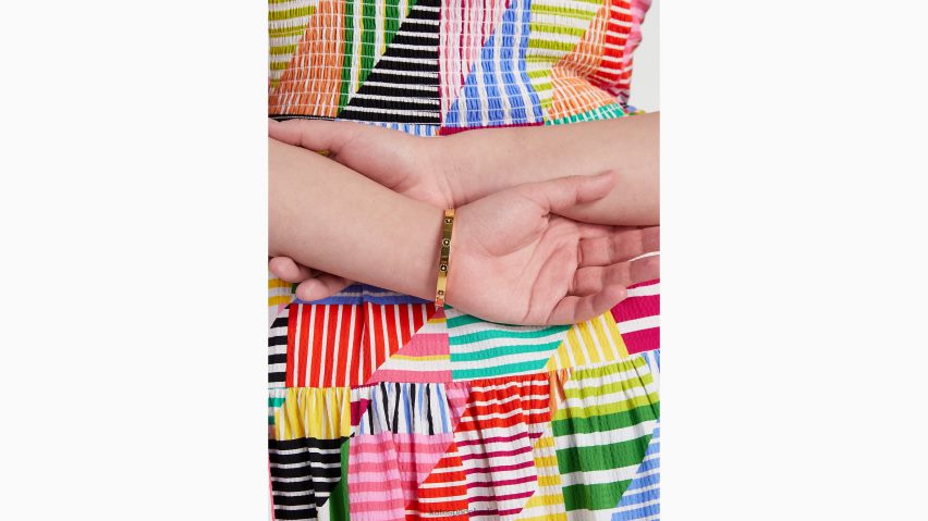 de Kate Spade Frauen Armreif für den letzten Schliff schwarzes Gold NB82J21172 Zubehör