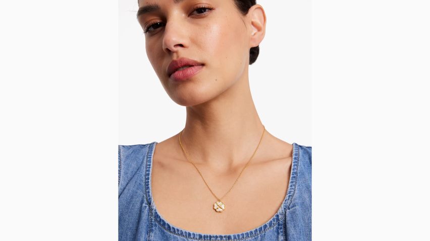 de Kate Spade Frauen Heritage Bloom-Anhänger creme/gold NB82J21093 Zubehör