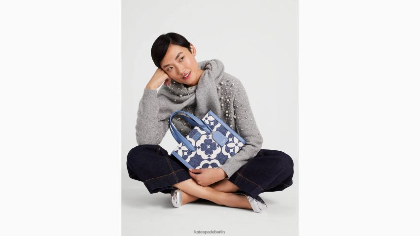 de Kate Spade Frauen Kleine Chenille-Tasche mit Blumenmonogramm „Manhattan“ mantablau multi NB82J2266 Zubehör