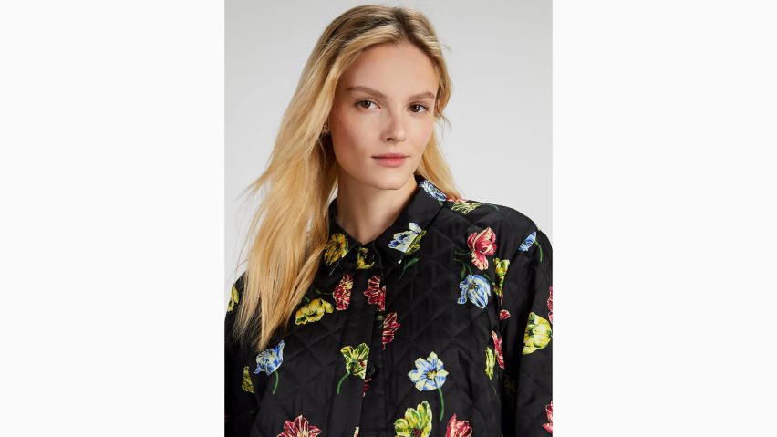 de Kate Spade Frauen Steppjacke mit platziertem Blumenmuster Schwarz NB82J2742 Bekleidung