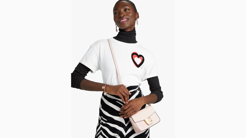 de Kate Spade Frauen T-Shirt mit verzierten überlappenden Herzen frisches Weiß NB82J2894 Bekleidung