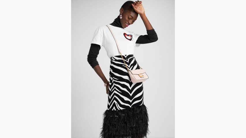 de Kate Spade Frauen T-Shirt mit verzierten überlappenden Herzen frisches Weiß NB82J2894 Bekleidung