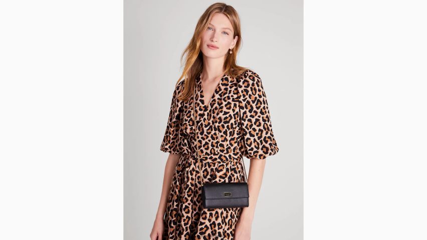 de Kate Spade Frauen Umhängetasche mit kontinentaler Umhängetasche „Katy“ mit Klappe Schwarz NB82J2324 Zubehör