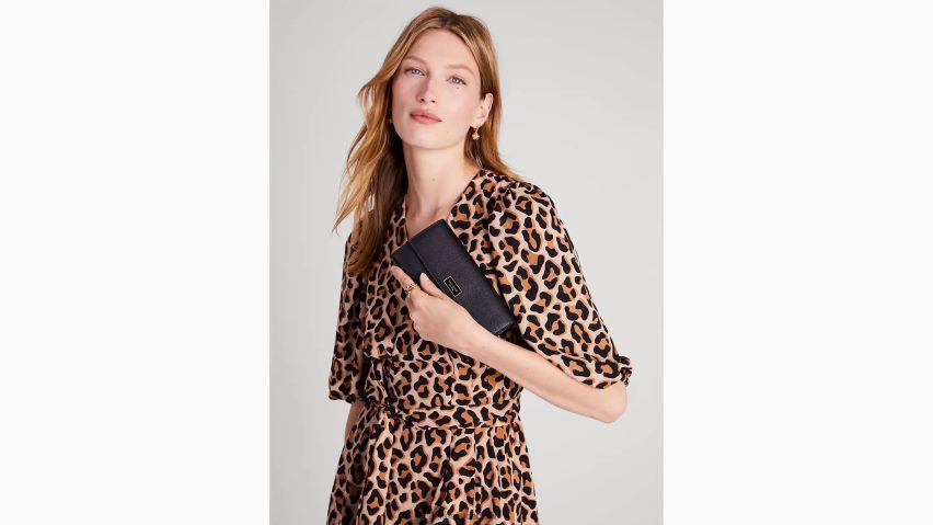 de Kate Spade Frauen Umhängetasche mit kontinentaler Umhängetasche „Katy“ mit Klappe Schwarz NB82J2324 Zubehör